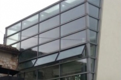 facciata-in-alluminio-con-apertura-a-sporgere
